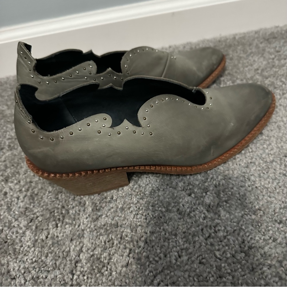 Free People Wild Wyoming Bootie Gray Leather Studded Western Boho Size 8 - Picture 3 of 8